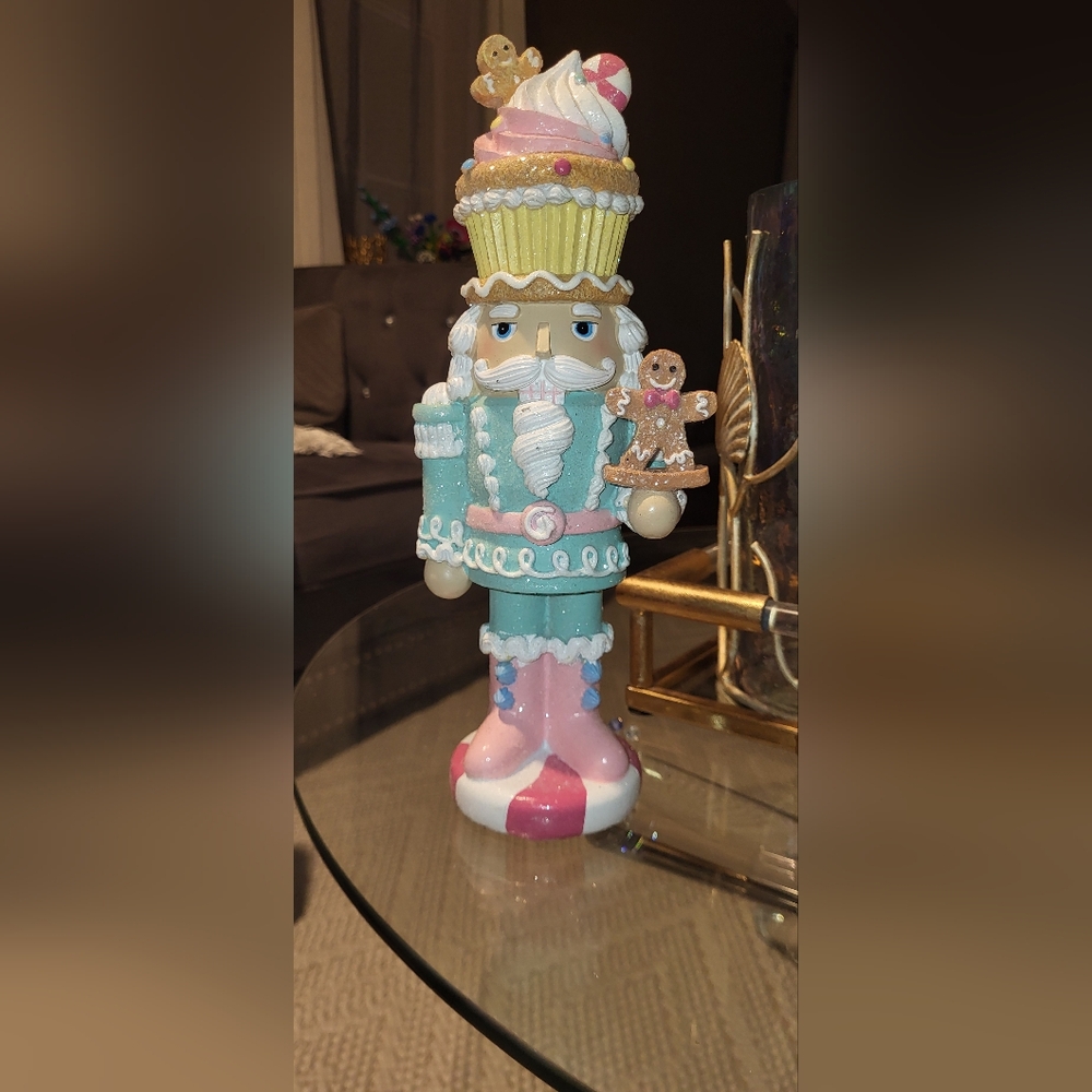 Cupcake nutcracker